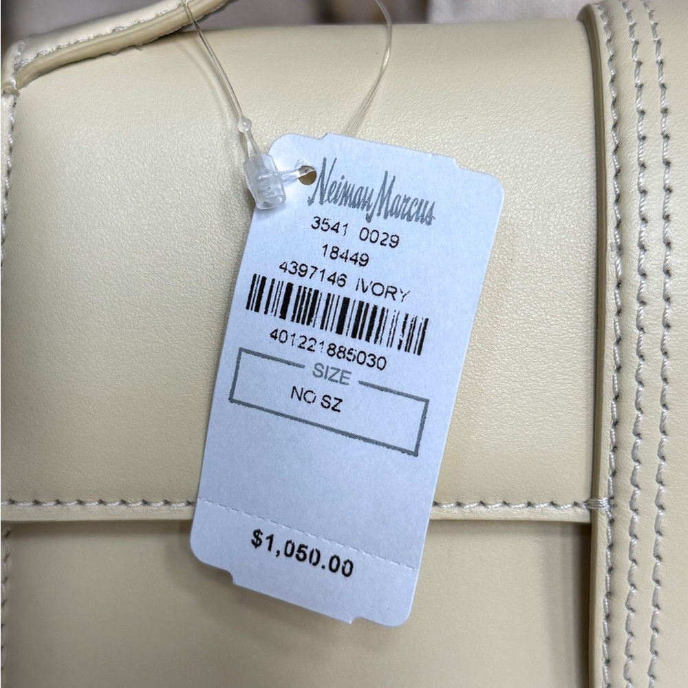 Jacquemus Le Grand Bambino Ivory Bag with Crossbody Strap - Picture 7 of 15